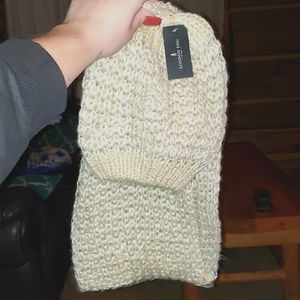 New London Fog knit hat and scarf set